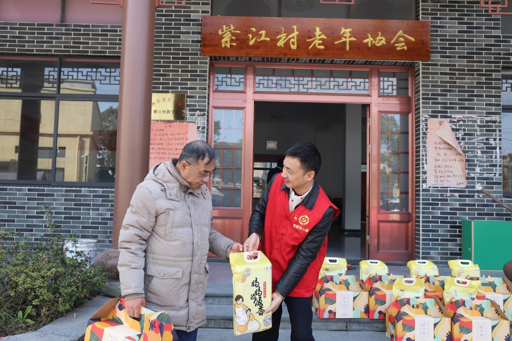 暖春意，敬老情-云顶国际多年坚持慰问孤寡老人